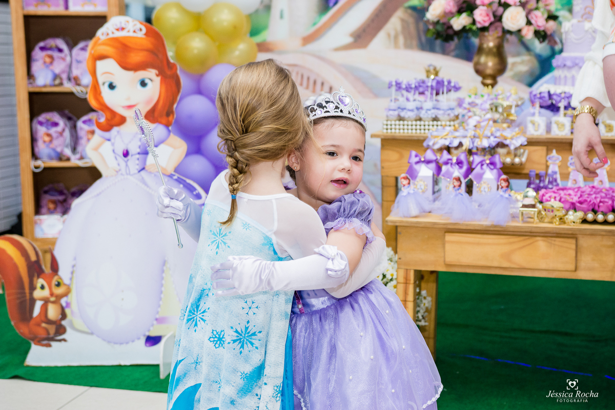 Festa infantil em vila velha - es, decoracao tema princesa sofia.