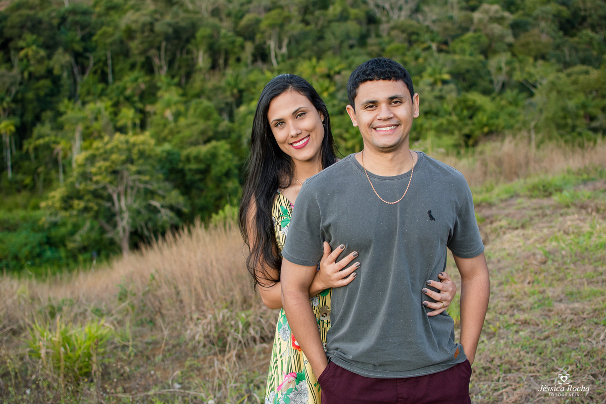 Ensaio fotográfico de casal-fotos de casal em pedra azul-ensaio externo em pedra azul-inspiração foto de casal-book de casal-lugares para se fotografar- poses de fotos para casais-fotografos em vila velha- jessica rocha fotografia
