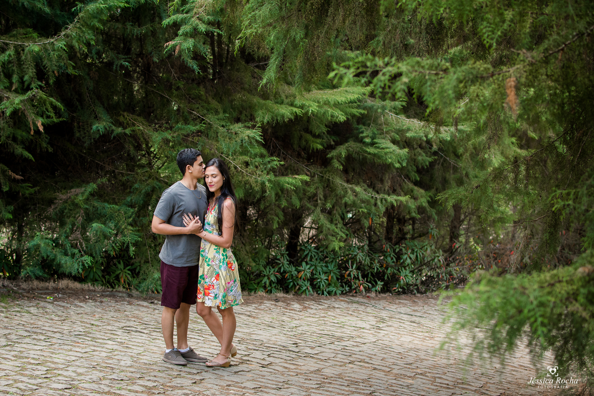 Ensaio fotográfico de casal-fotos de casal em pedra azul-ensaio externo em pedra azul-inspiração foto de casal-book de casal-lugares para se fotografar- poses de fotos para casais-fotografos em vila velha- jessica rocha fotografia