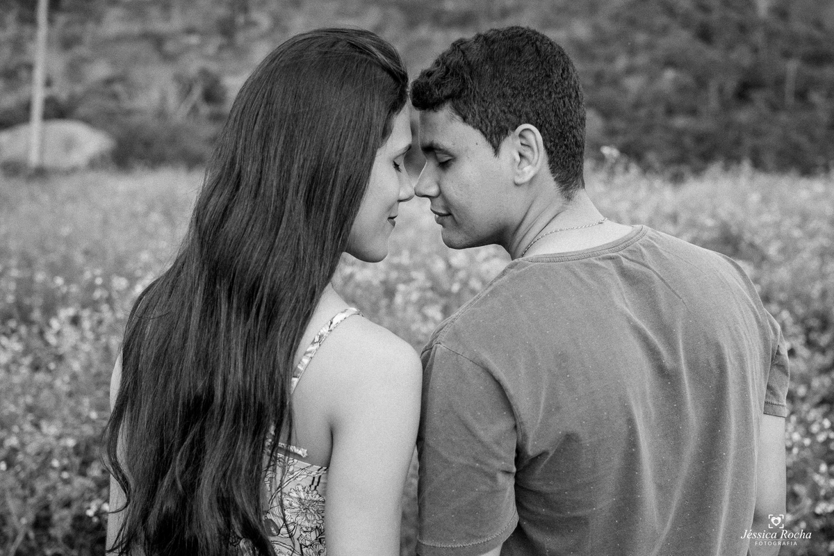 Ensaio fotográfico de casal-fotos de casal em pedra azul-ensaio externo em pedra azul-inspiração foto de casal-book de casal-lugares para se fotografar- poses de fotos para casais-fotografos em vila velha- jessica rocha fotografia