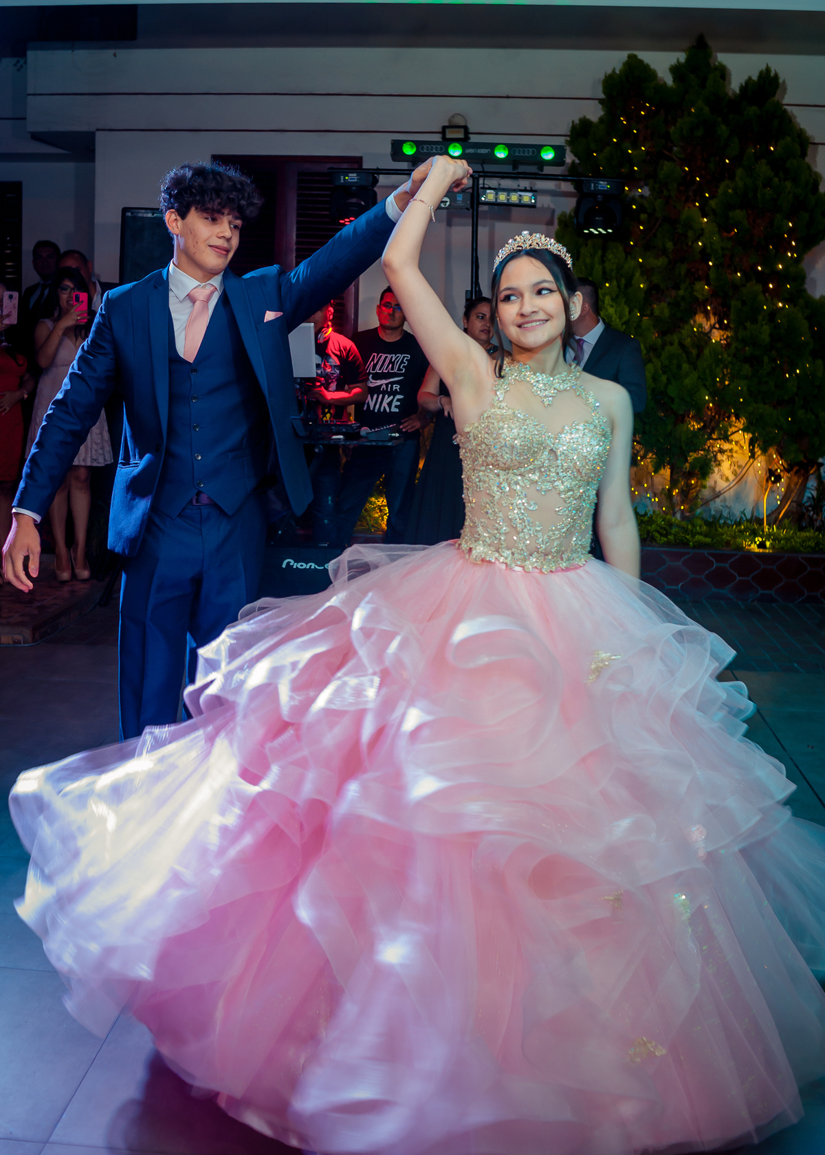 decoración de 15 años, fotos de 15 años, edgar atoche fotógrafo, 15 años, quinceañera, sesión de fotos, sesión de 15 años, bouquet 15 años, chambelan, baile de 15 años