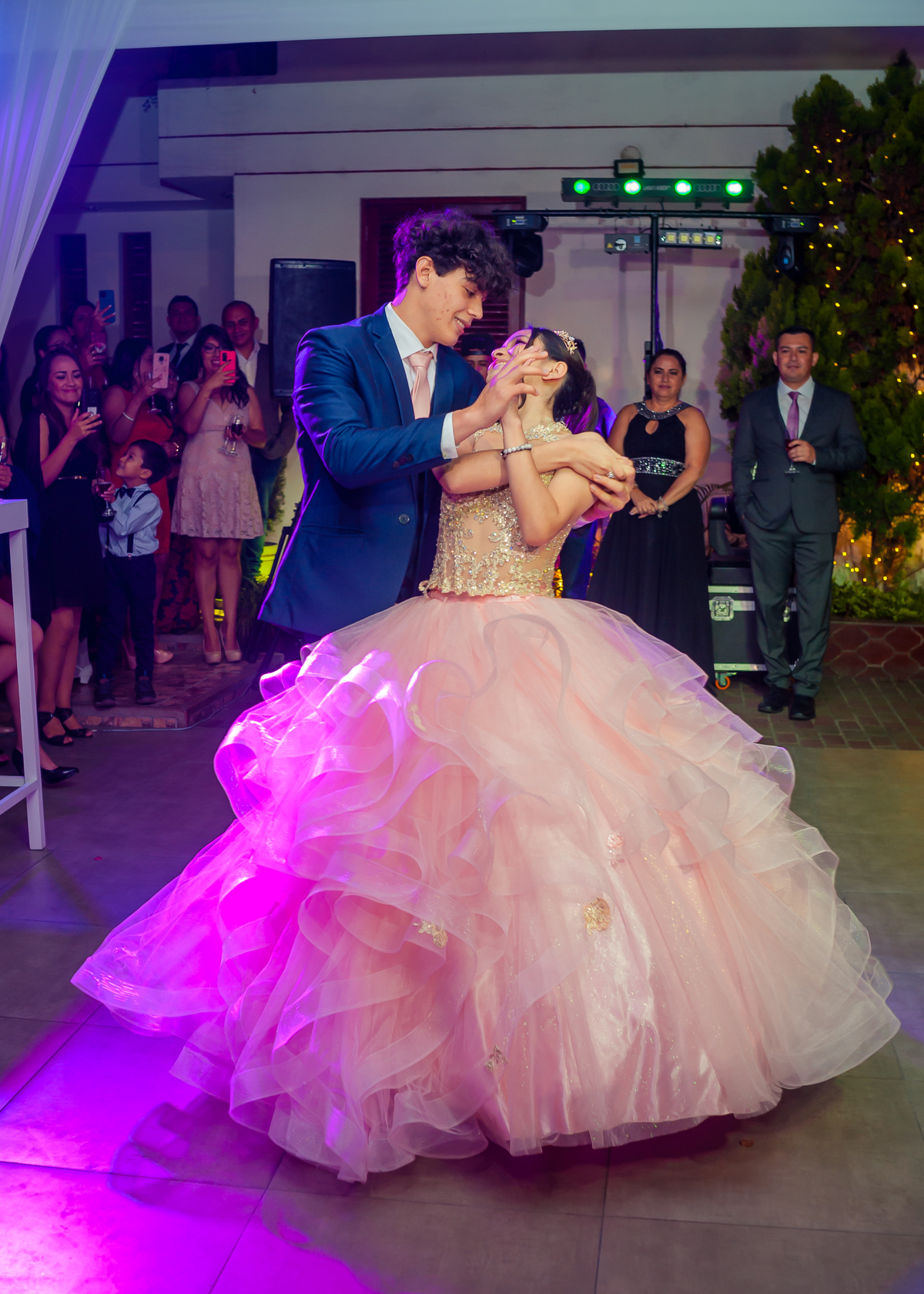 decoración de 15 años, fotos de 15 años, edgar atoche fotógrafo, 15 años, quinceañera, sesión de fotos, sesión de 15 años, bouquet 15 años, chambelan, baile de 15 años