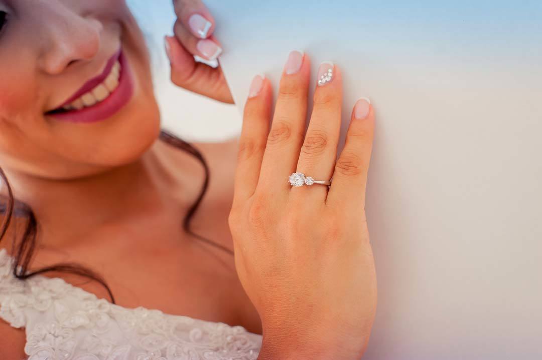 anillo de boda, make up, uñas