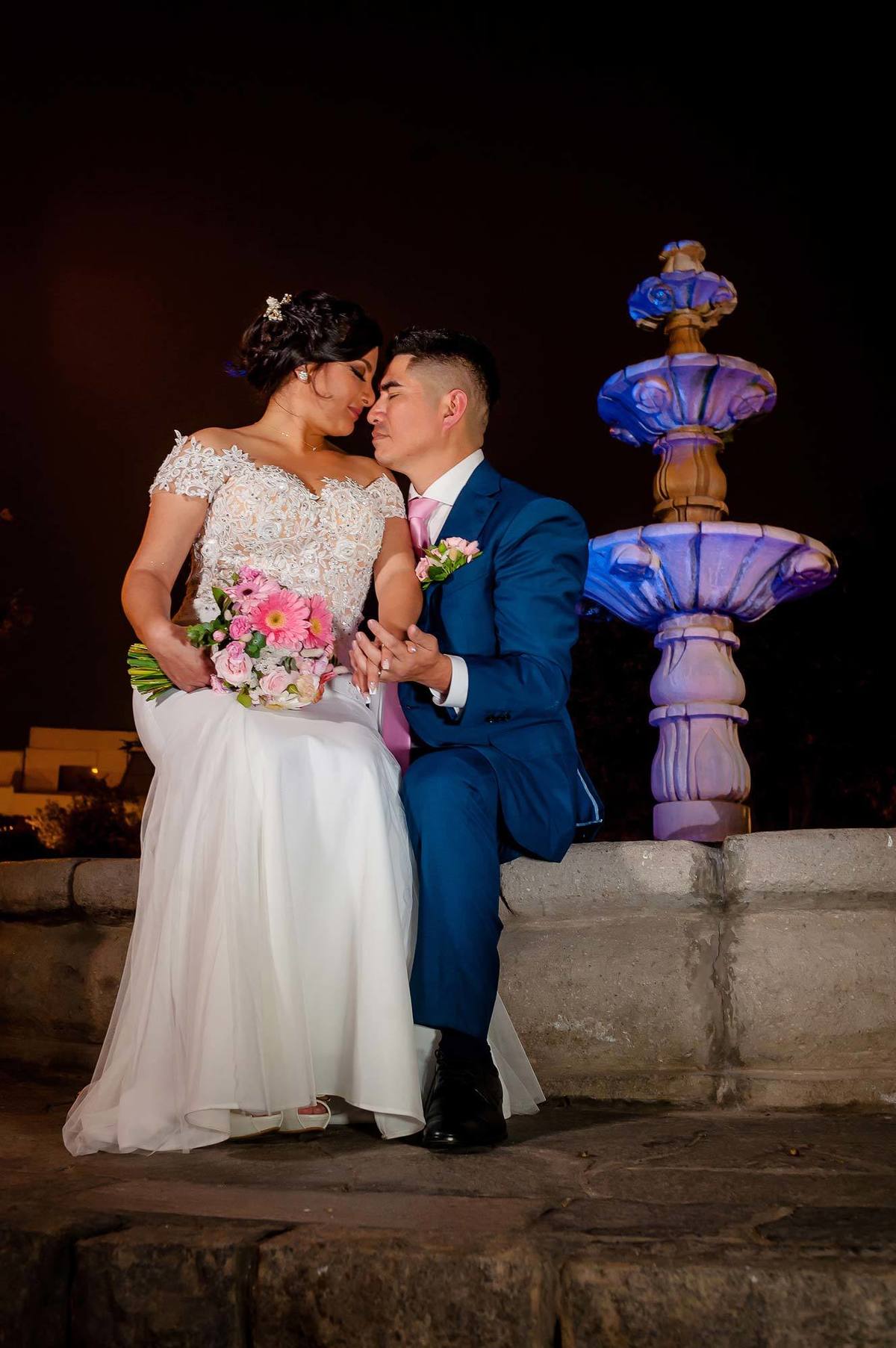 fotógrafo de bodas, fotos de boda, sesión de fotos de boda, novios, parque larco, fotógrafo profesional, bouquet, bella flor