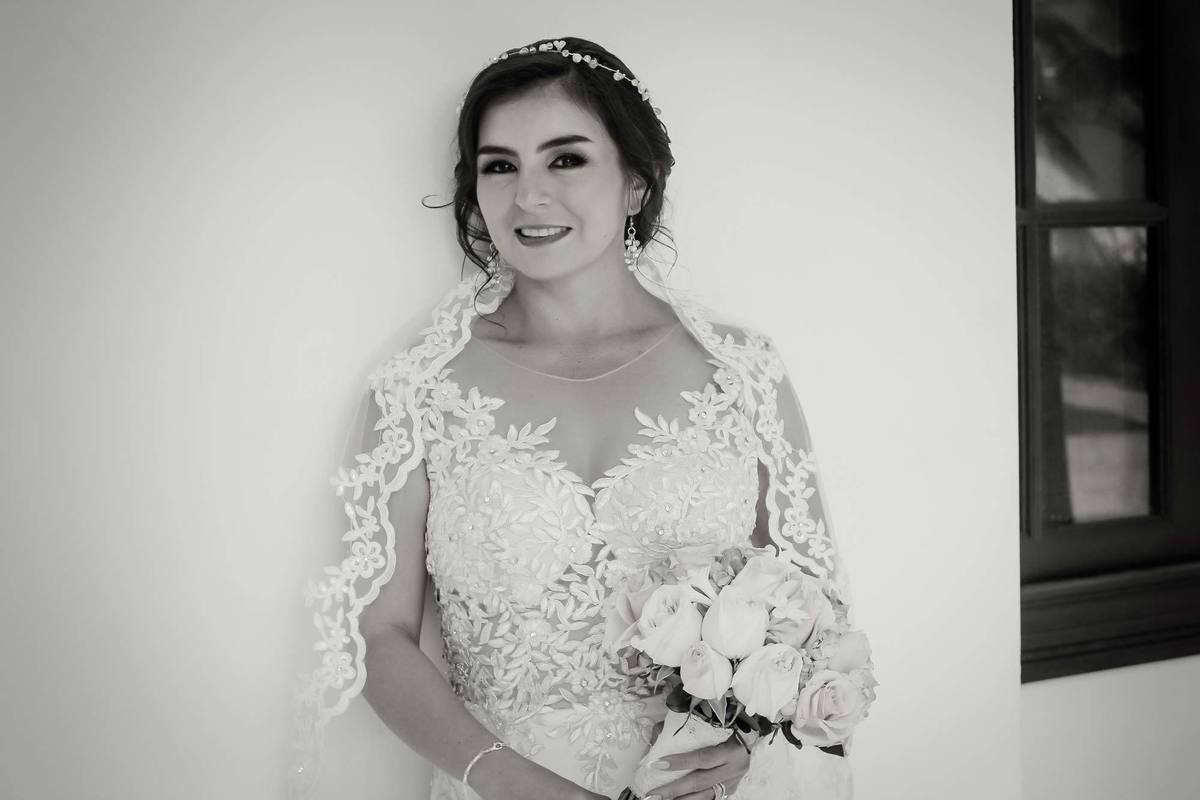 Vestido de novia, fotógrafo de bodas, bouquet, hacienda Vestido de novia, fotógrafo de bodas, bouquet, hacienda bocanegra, fotógrafo profesional de bodas, fotos de boda, fotos de la novia, sesión de fotos novia