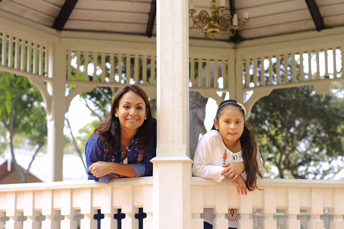 Mama e hija, fotógrafo de familia 