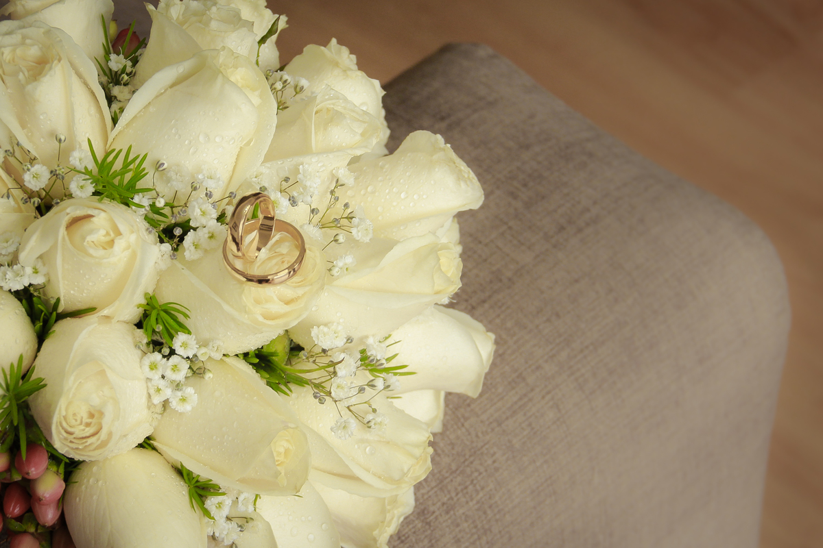 bouquet, anillos de boda