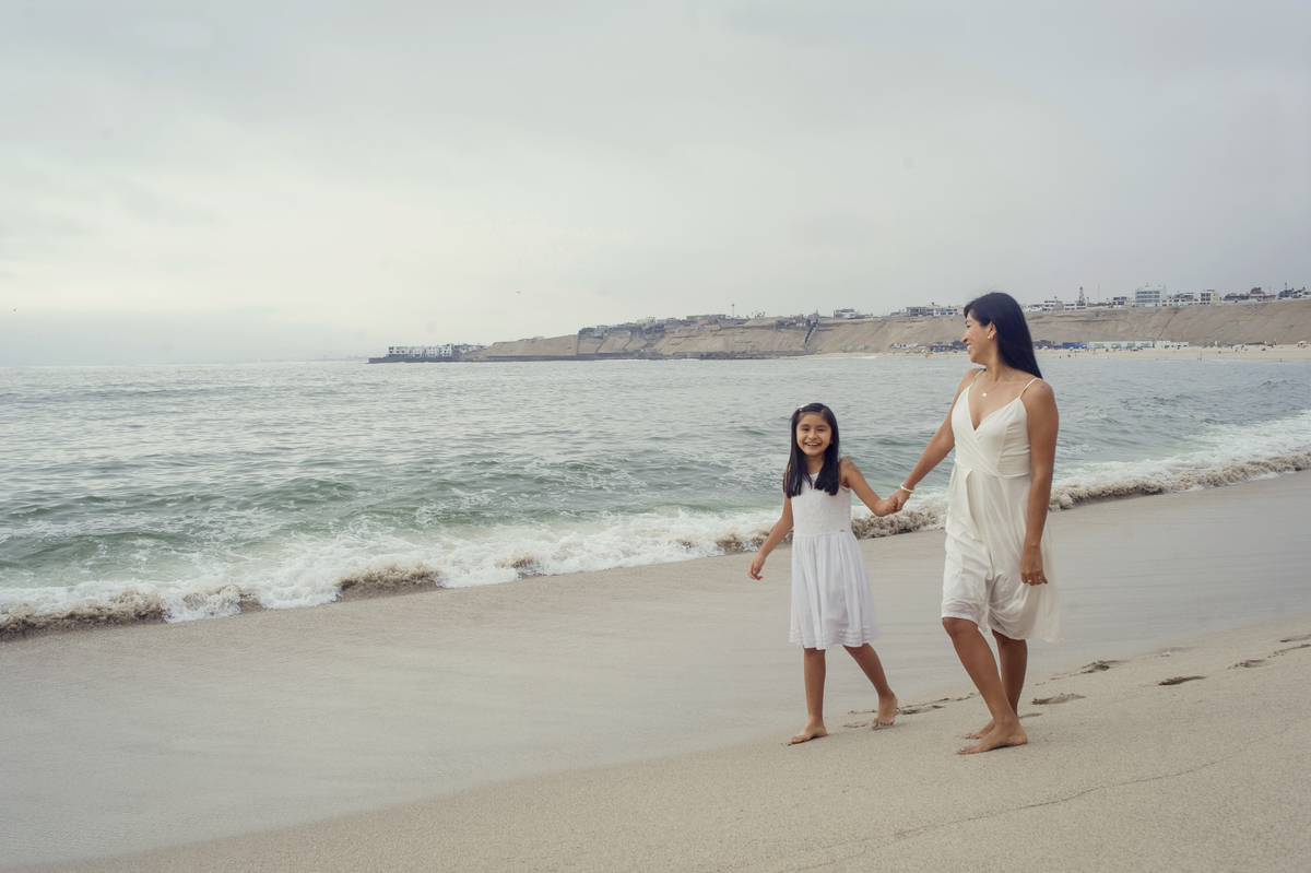 paseando con mamá, paseo por playa, paseo de amigas, edgar atoche, edgar atoche fotógrafo peruano, edgar atoche fotógrafo de lima, edgaratoche