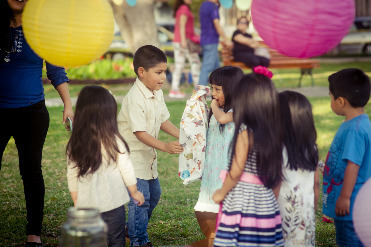 friends, amiguitos, amigos, niños, niñas,  Producciones Flozu, 
PlanetKidsvp, globos de papel