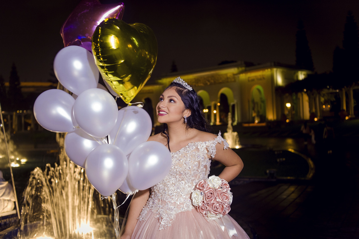 Princesita, doncella, niña mujer,  fotógrafo de quinceañera en lima, parque de las aguas, quinceañera