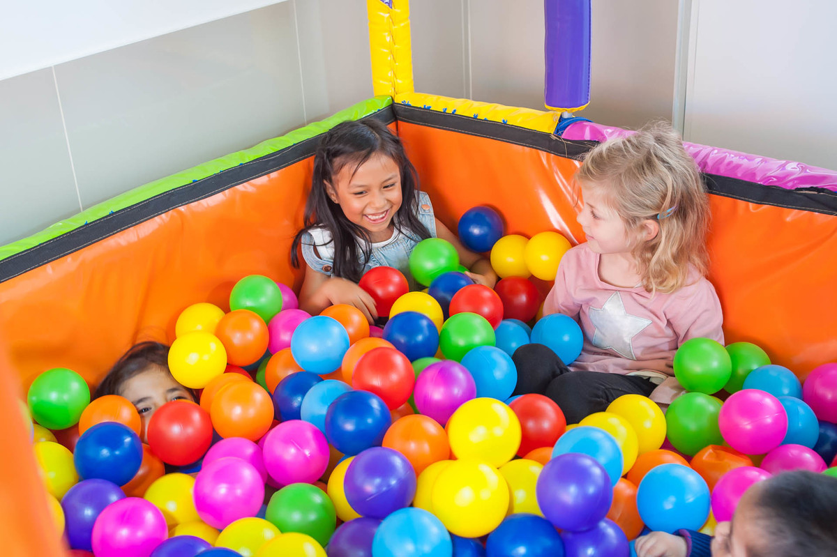Piscina de pelotas, fotógrafo de fiestas infantiles en lima 