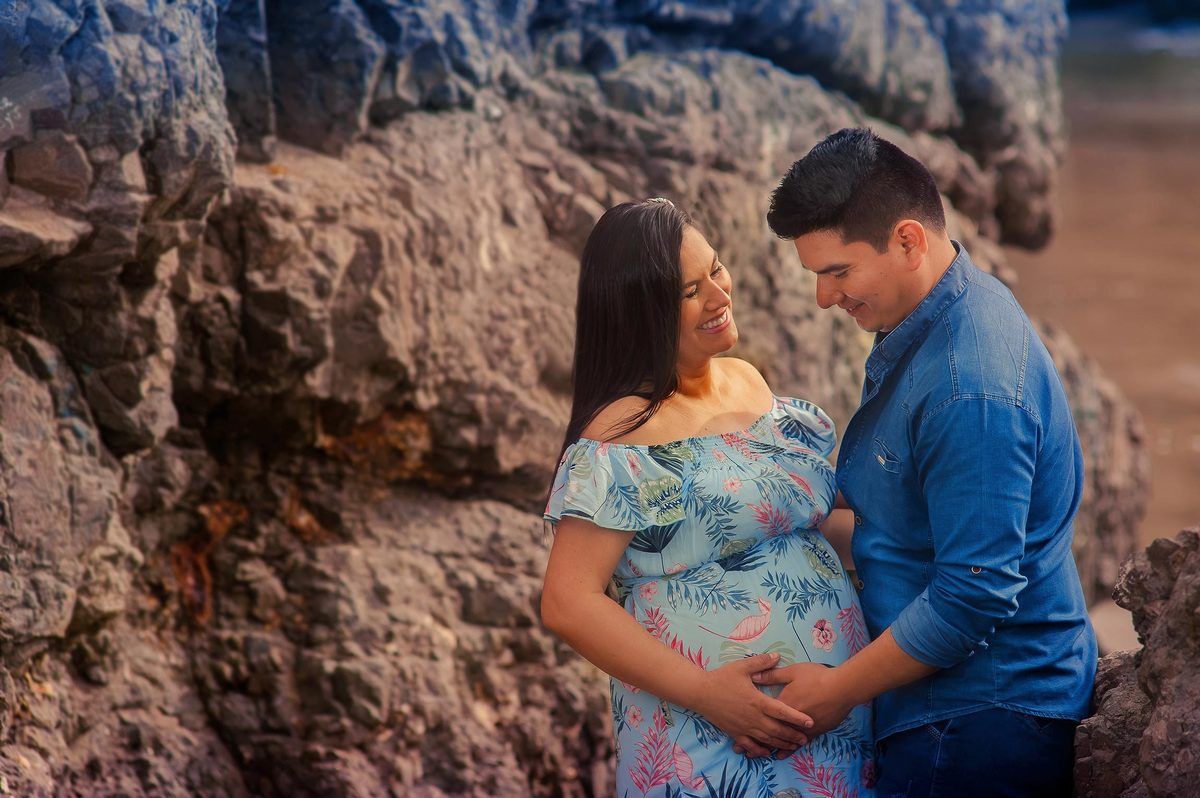 sesión de dulce espera, fotos de maternidad, embarazada, maternidad, fotógrafo de maternidad, fotos en la playa, fotógrafo en lima, edgar atoche, sesión de fotos en la playa