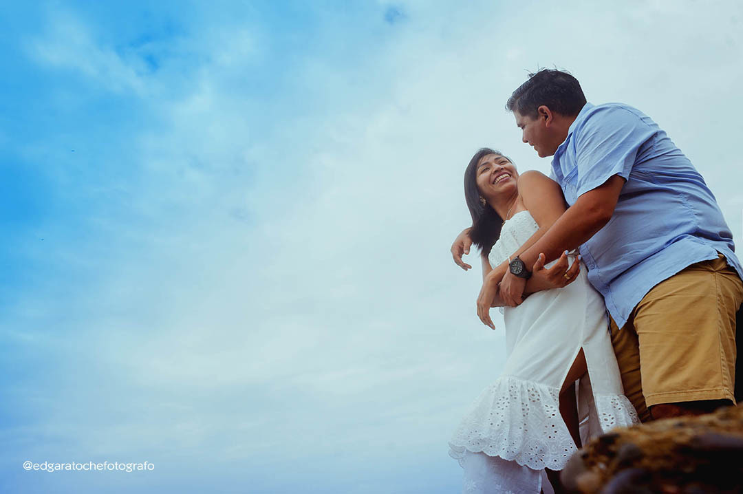 sesión de pareja, sesión en la playa