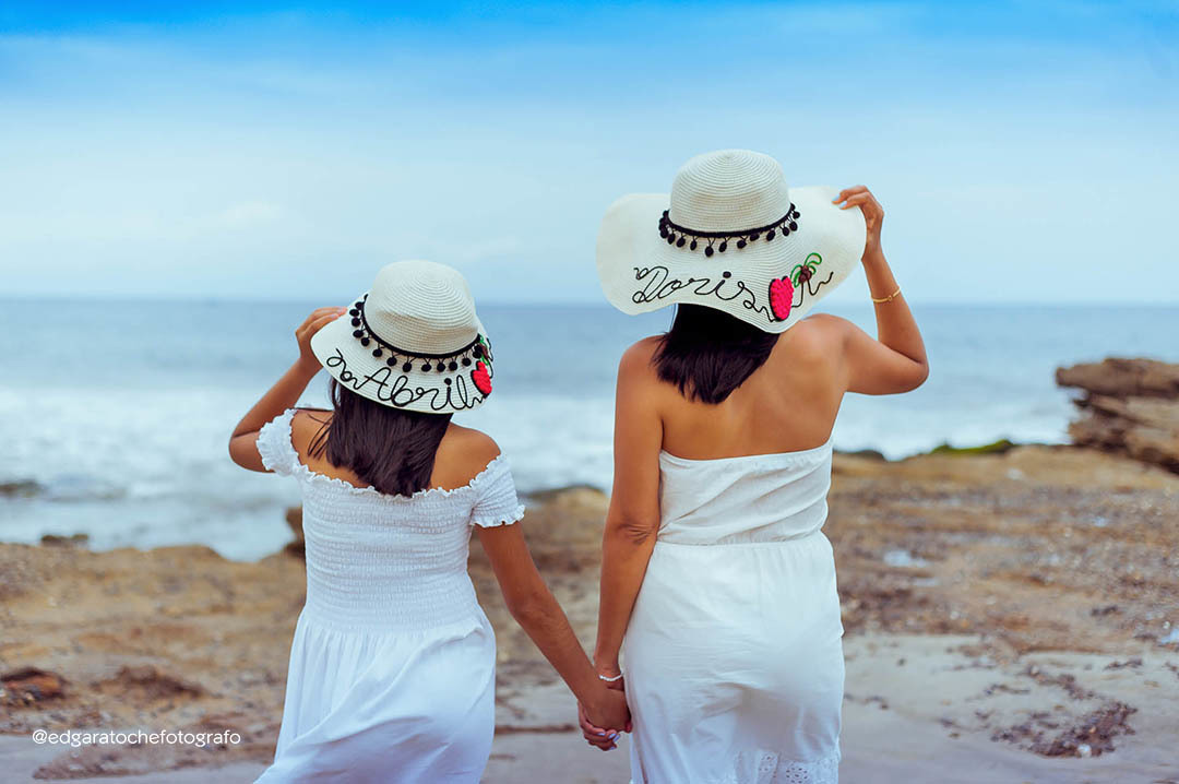 Sesión en playa, mamá e hija