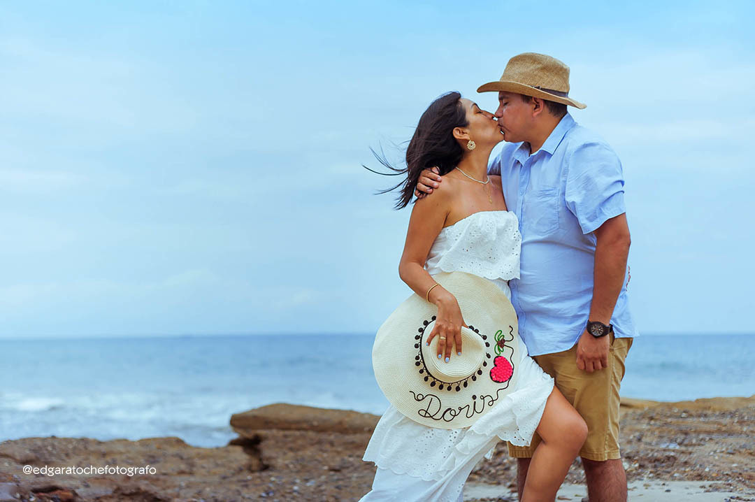 sesión de pareja, sesión en playa