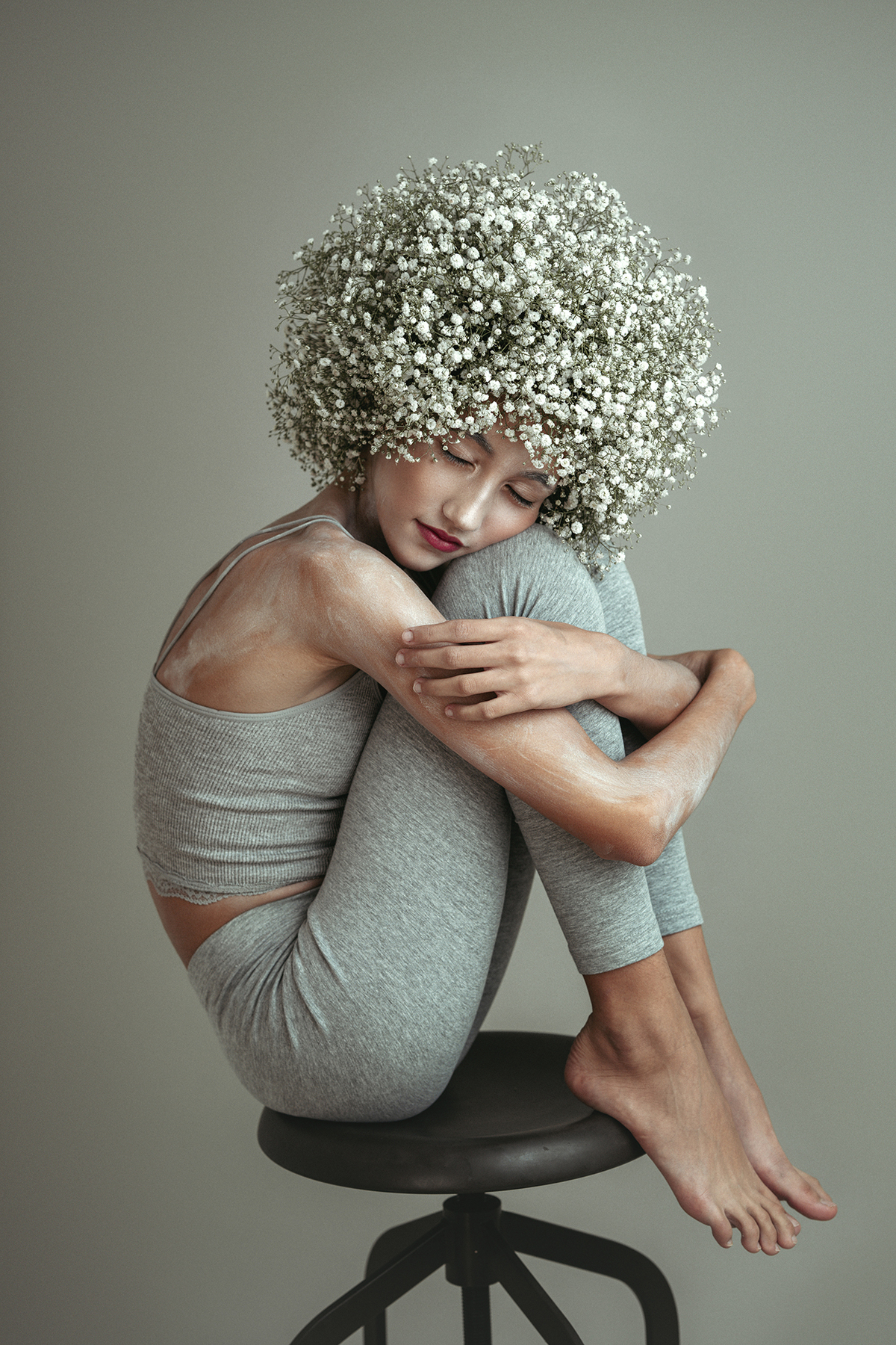 ser alpha, sony a7iv, sony gm 85mm, 1.4, fotos fine art, sessão de fotos creativa, retrato de criança, ensaio de criança, photographer in lisbon, lisbon photoshoot, famlily photographer lisbon, fotografa de familias, fotografo de familias, 