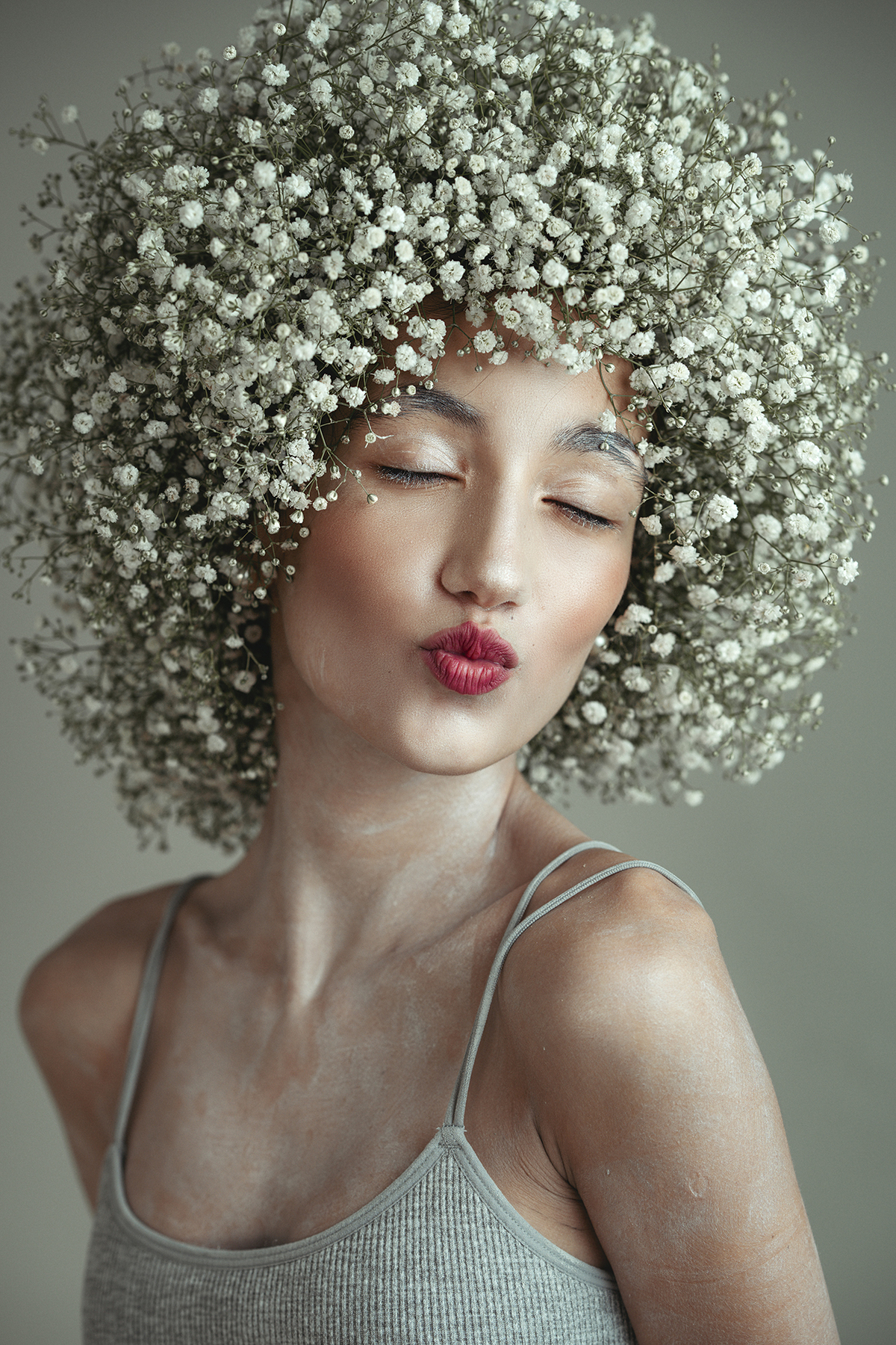 ser alpha, sony a7iv, sony gm 85mm, 1.4, fotos fine art, sessão de fotos creativa, retrato de criança, ensaio de criança, photographer in lisbon, lisbon photoshoot, famlily photographer lisbon, fotografa de familias, fotografo de familias, 