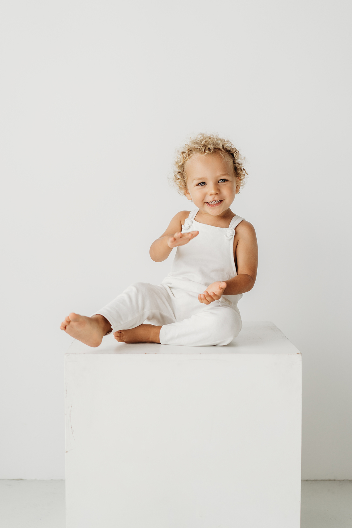 fotografia de familias, fotografa de crianças, fotografa de família, melhor fotografa de famílias, sessão fotográfica de primeiro aniversário, sessão fotos lisboa, fotos em família, sessão fotos, white, white session, fotografia de bebes, smash the cake