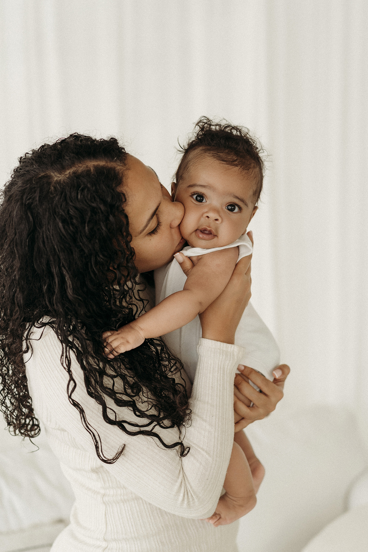 fotografia de familias, fotografa de crianças, fotografa de família, melhor fotografa de famílias, sessão fotográfica de primeiro aniversário, sessão fotos lisboa, fotos em família, sessão fotos, white, white session, fotografia de bebes, smash the cake