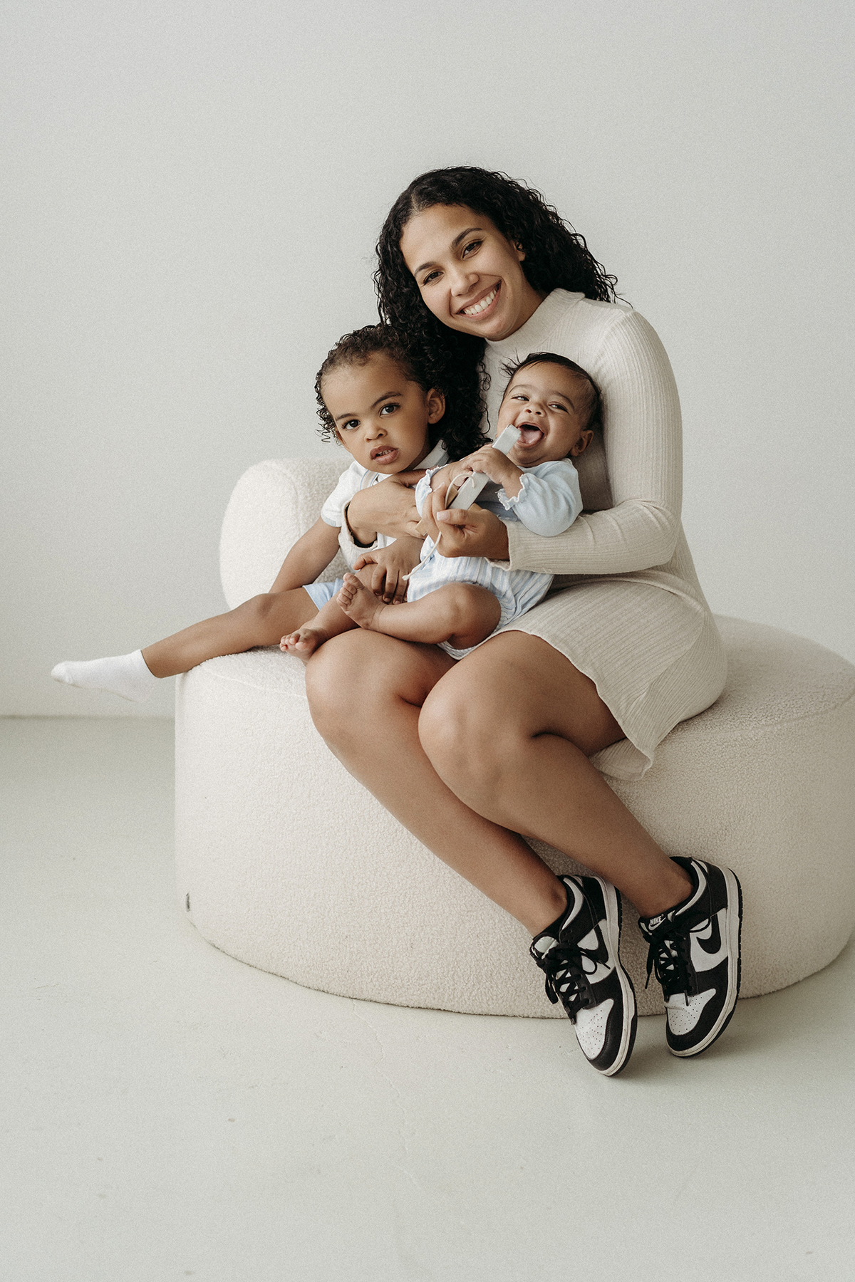 fotografia de familias, fotografa de crianças, fotografa de família, melhor fotografa de famílias, sessão fotográfica de primeiro aniversário, sessão fotos lisboa, fotos em família, sessão fotos, white, white session, fotografia de bebes, smash the cake