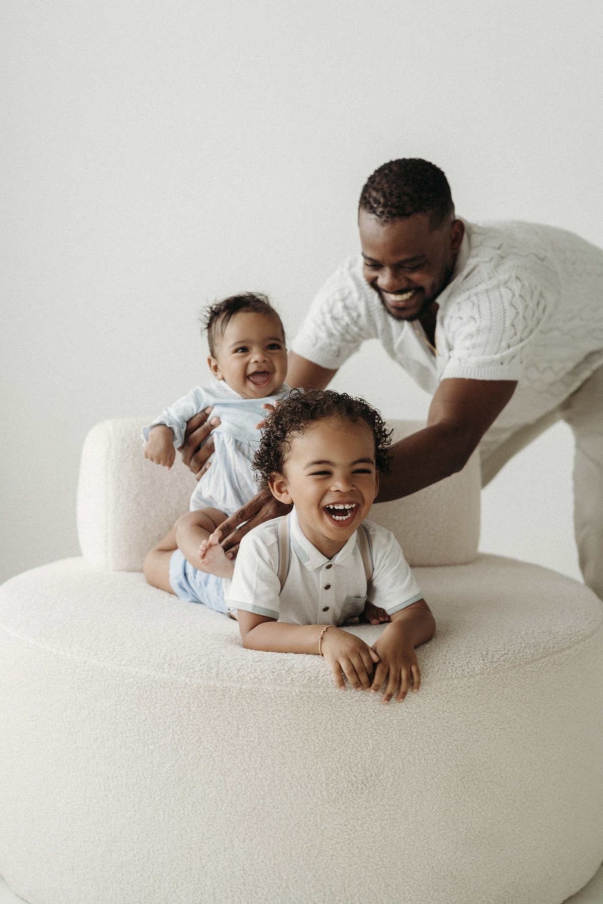 fotografia de familias, fotografa de crianças, fotografa de família, melhor fotografa de famílias, sessão fotográfica de primeiro aniversário, sessão fotos lisboa, fotos em família, sessão fotos, white, white session, fotografia de bebes, smash the cake