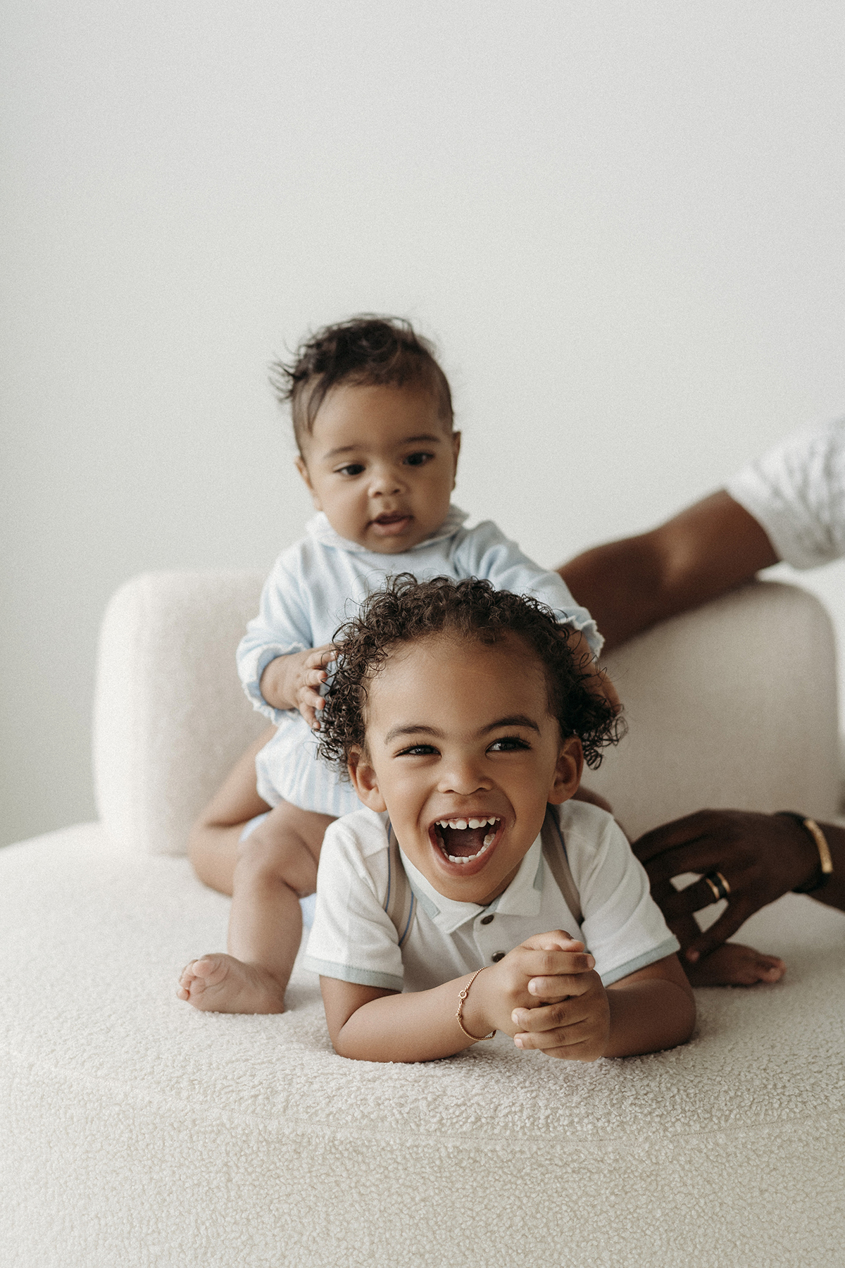 fotografia de familias, fotografa de crianças, fotografa de família, melhor fotografa de famílias, sessão fotográfica de primeiro aniversário, sessão fotos lisboa, fotos em família, sessão fotos, white, white session, fotografia de bebes, smash the cake