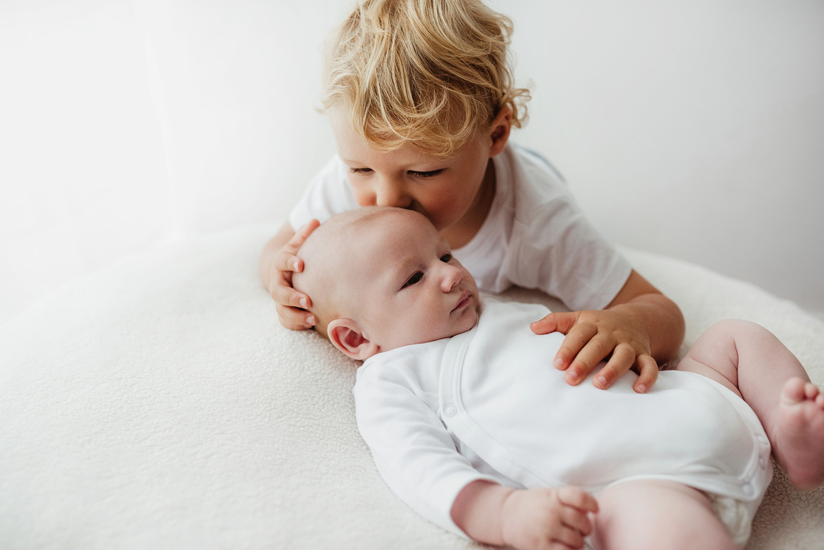 sessão fotográfica white, sessão fotografica em familia, fotografo de familias, fotografa de familias, sessão fotos em familia em estúdio, estudio fotográfico de familia, ensaio de familia, ensaio de recém-nascido, ensaio de criança, fotografo Lisboa, 