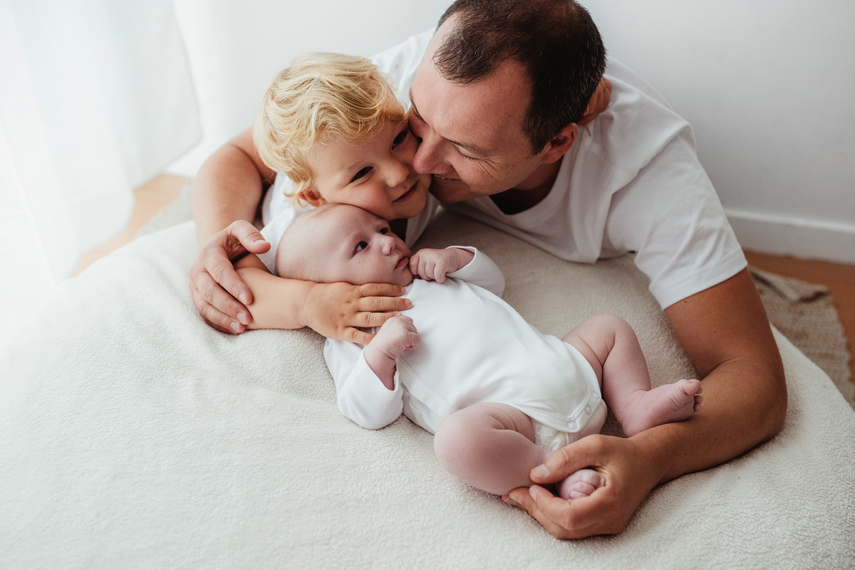 sessão fotográfica white, sessão fotografica em familia, fotografo de familias, fotografa de familias, sessão fotos em familia em estúdio, estudio fotográfico de familia, ensaio de familia, ensaio de recém-nascido, ensaio de criança, fotografo Lisboa, 