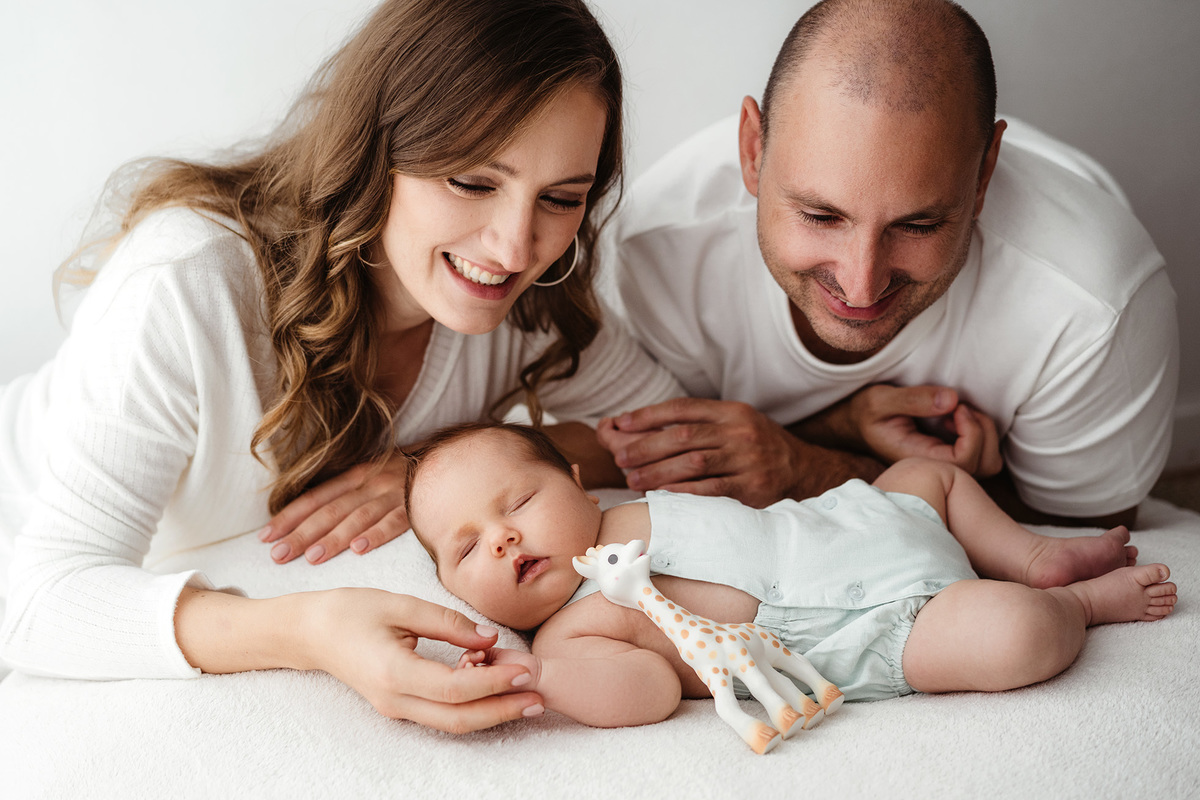 sessão fotográfica white, sessão fotografica em familia, fotografo de familias, fotografa de familias, sessão fotos em familia em estúdio, estudio fotográfico de familia, ensaio de familia, ensaio de recém-nascido, ensaio de criança, fotografo Lisboa, 