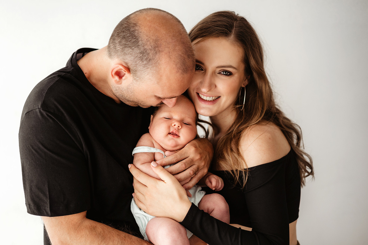 sessão fotográfica white, sessão fotografica em familia, fotografo de familias, fotografa de familias, sessão fotos em familia em estúdio, estudio fotográfico de familia, ensaio de familia, ensaio de recém-nascido, ensaio de criança, fotografo Lisboa, 