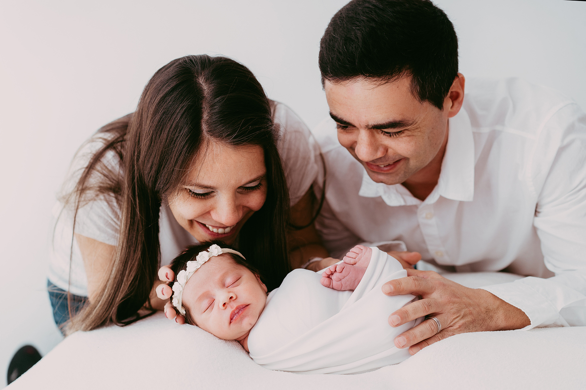 sessão fotográfica white, sessão fotografica em familia, fotografo de familias, fotografa de familias, sessão fotos em familia em estúdio, estudio fotográfico de familia, ensaio de familia, ensaio de recém-nascido, ensaio de criança, fotografo Lisboa, 