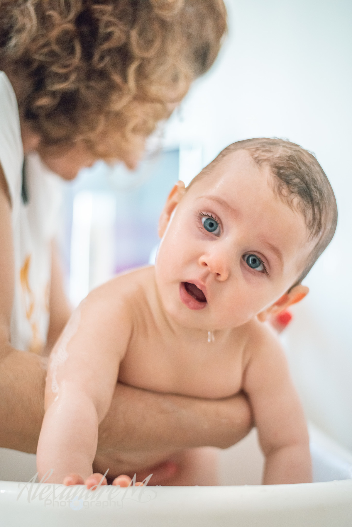 Batizado-menina-olhos-azuis-banho