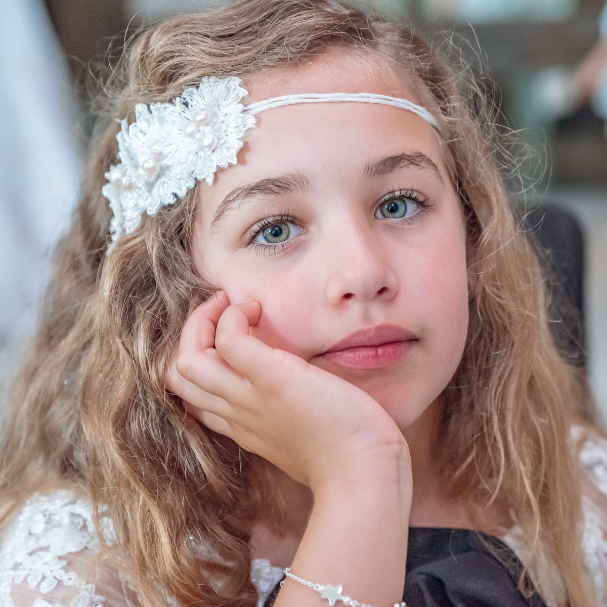 olhar azul verde no dia da comunhão