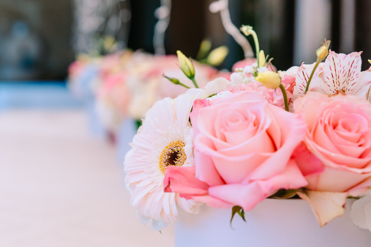 decoração no batizado rosas