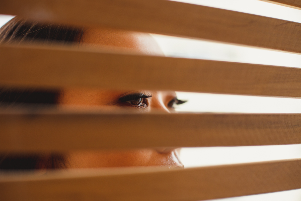 Detalhe do olhar no Ensaio feminino sensual em casa com mulher japonesa, Suzy e fotografa Dani Ortiz