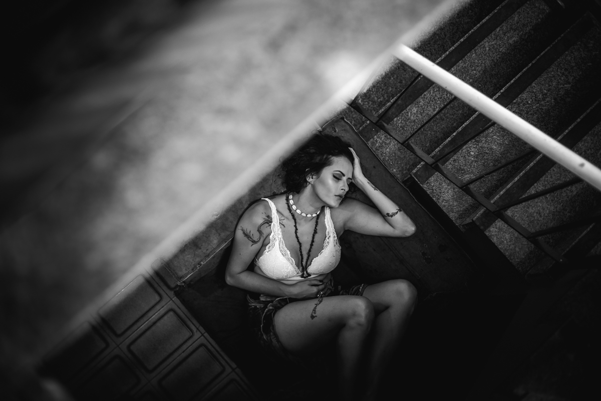 Representa o renascimento no Ensaio feminino sensual no Ateliê de Artes Arsa com a terapeuta tântrica Garima Prem Luciana em Sao Paulo feito por Dani Ortiz.