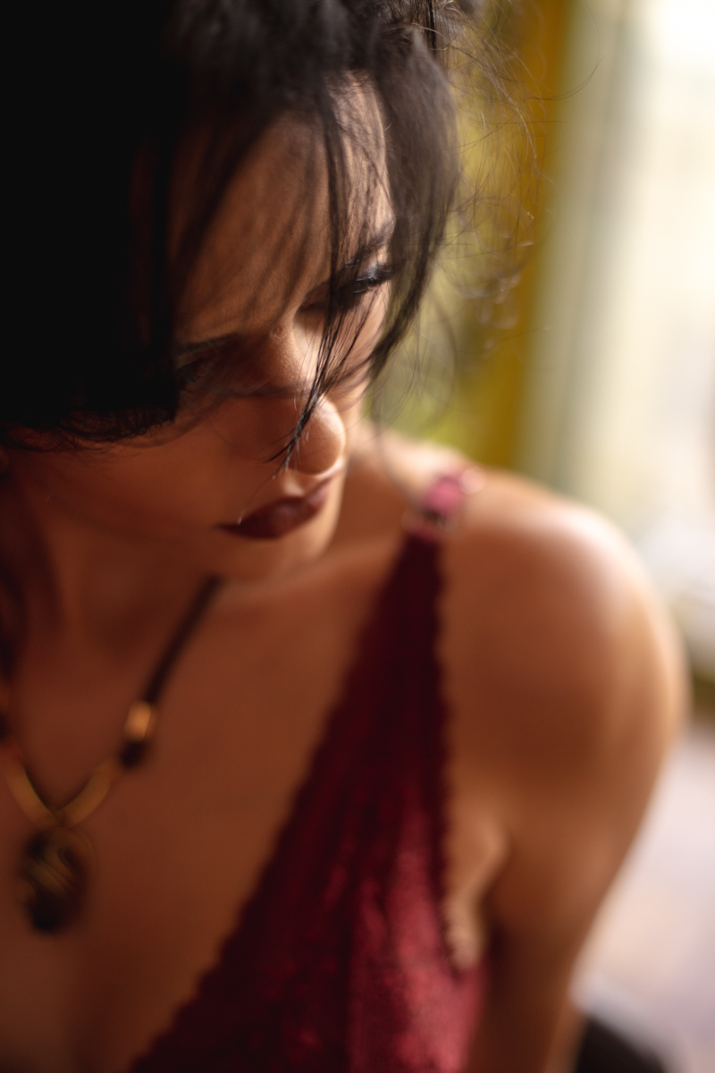 Detalhe no Ensaio feminino sensual no Ateliê de Artes Arsa com a terapeuta tântrica Garima Prem Luciana em Sao Paulo feito por Dani Ortiz.