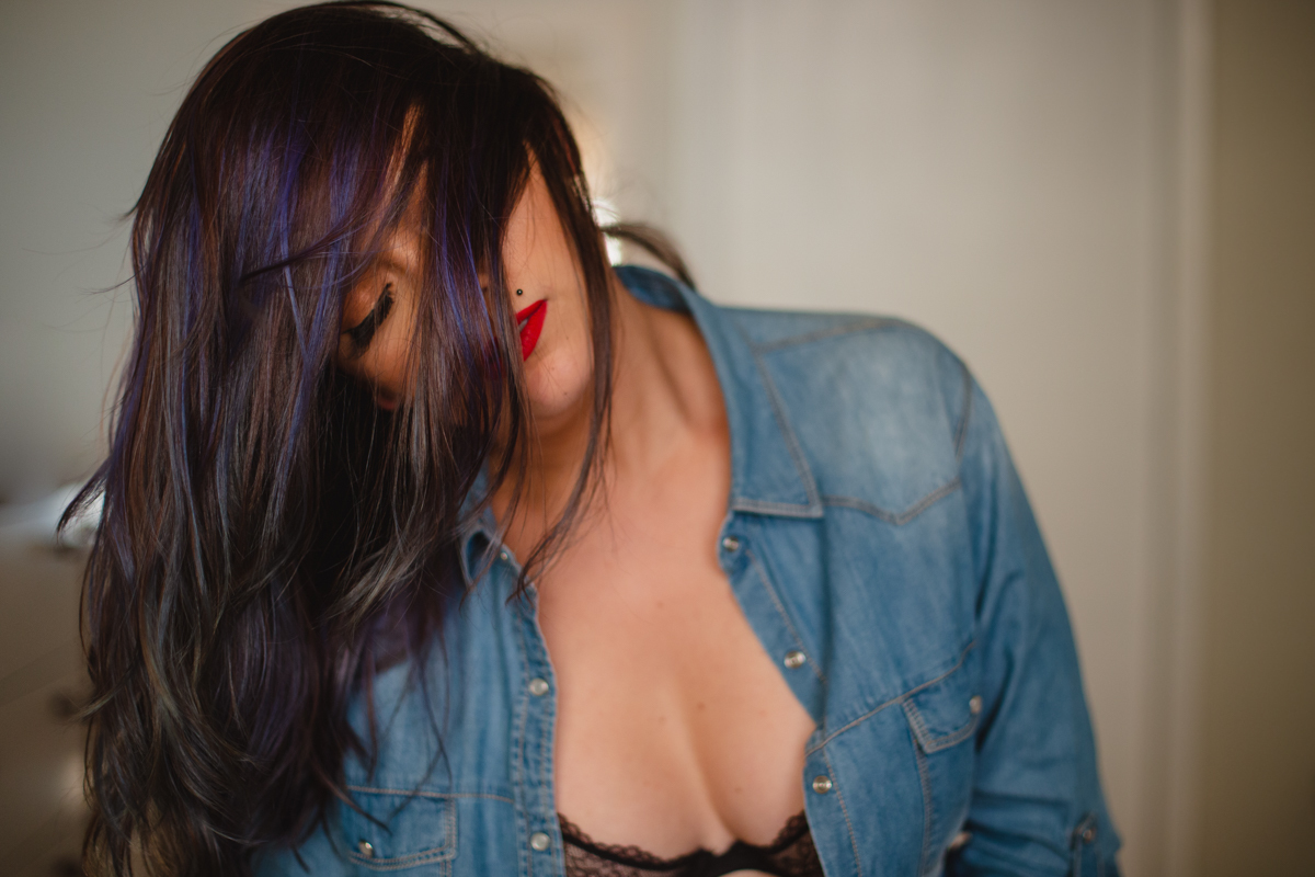 Ensaio feminino sensual no Copan pelo Airbnb, com maquiadora Flavia Molina e fotografa Dani Ortiz.