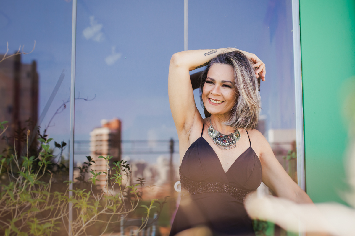 Ensaio feminino da escritora de Recife Adrienne Myrtes com a fotógrafa Dani Ortiz no Ateliê Arsa Crastinum no Ipiranga em São Paulo