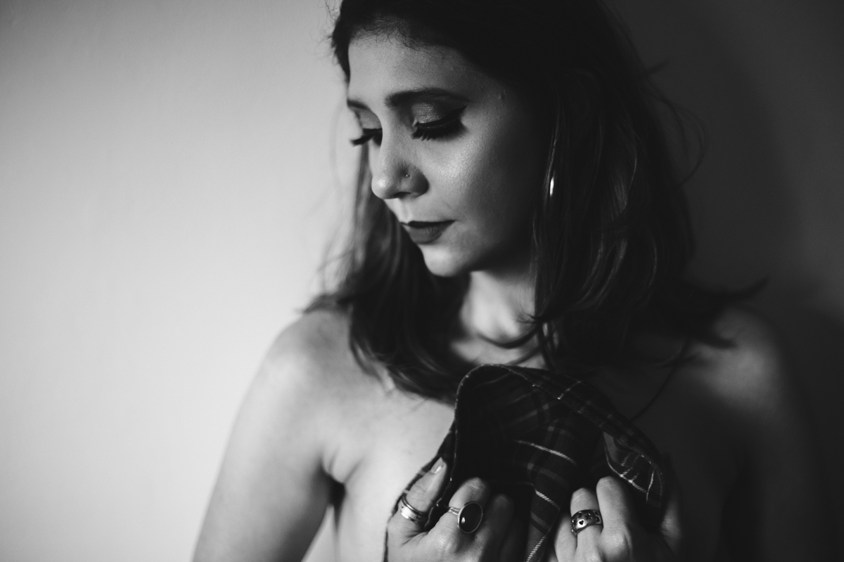 ensaio feminino com a terapeuta holística Priscila Mendes no ateliê Arsa Crastinum no Alto Ipiranga em Sao Paulo com a fotografa Dani Ortiz