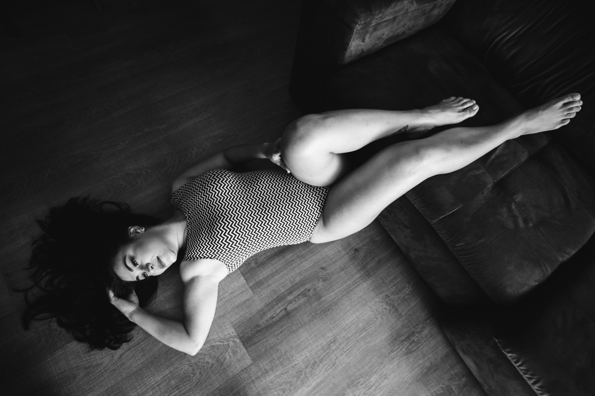 Ensaio Feminino sensual com body em casa em Indaiatuba São Paulo com a fotografa Dani Ortiz