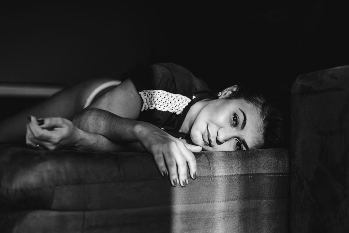 Ensaio Feminino sensual preto em branco em Indaiatuba São Paulo com a fotografa Dani Ortiz