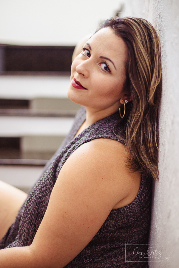 Ensaio sensual na varanda em casa com mulher gorda em Indaiatuba São Paulo com a fotografa Dani Ortiz