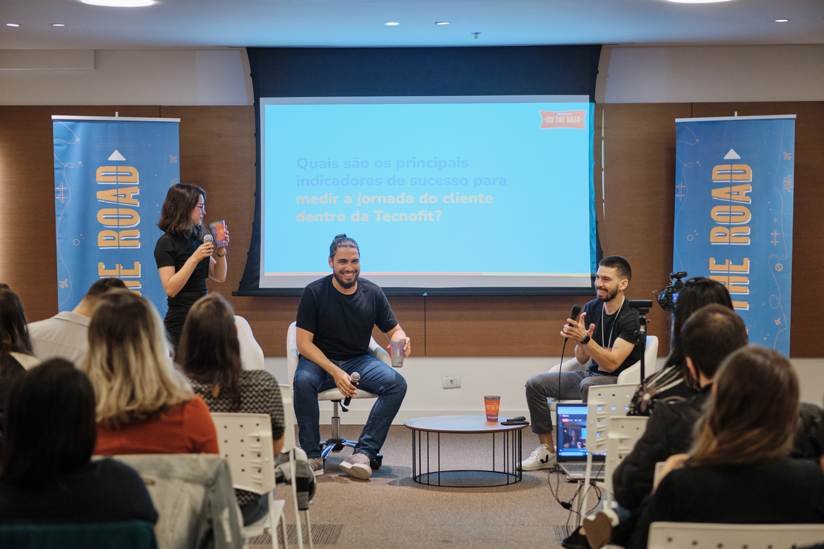 Camille Zanette, Lucas Biguete e Marcos Welter num bate papo aberto com quem estava presente no evento empresarial Freshworks On the Road