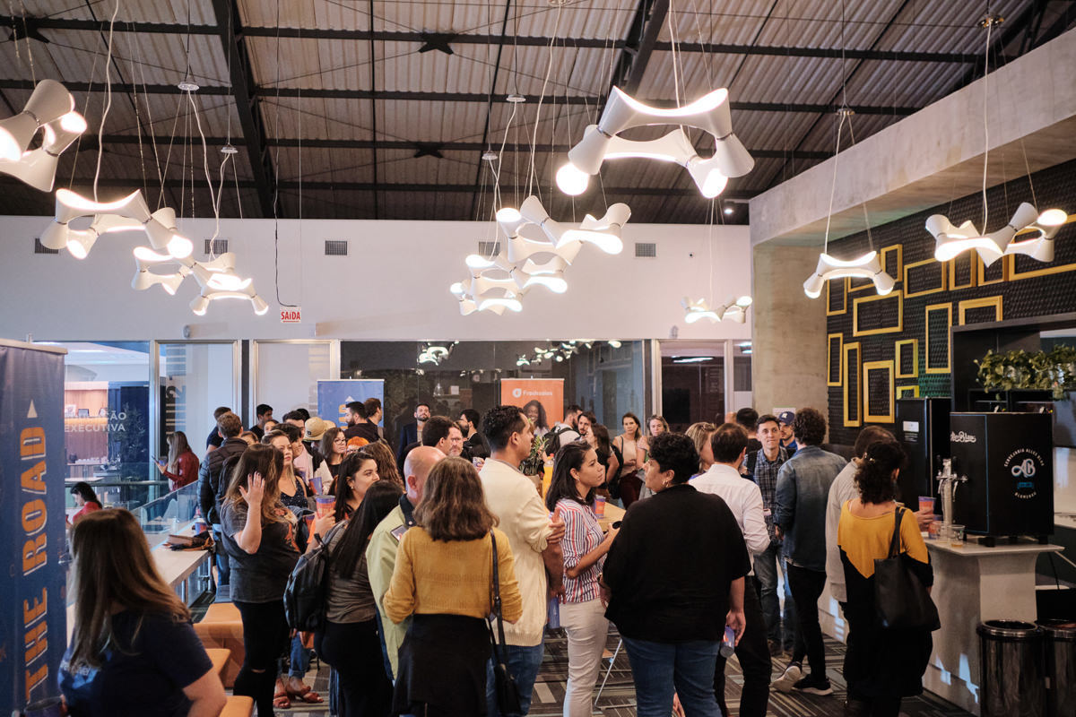 momento da pizza e chopp para descontração ao final do evento empresarial da Loupen em Florianópolis