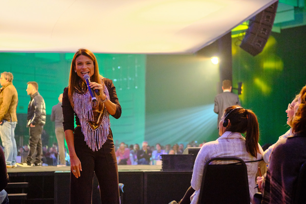 Karina Peloi em momento descontraído no Empreende Brazil 2019 em Floripa