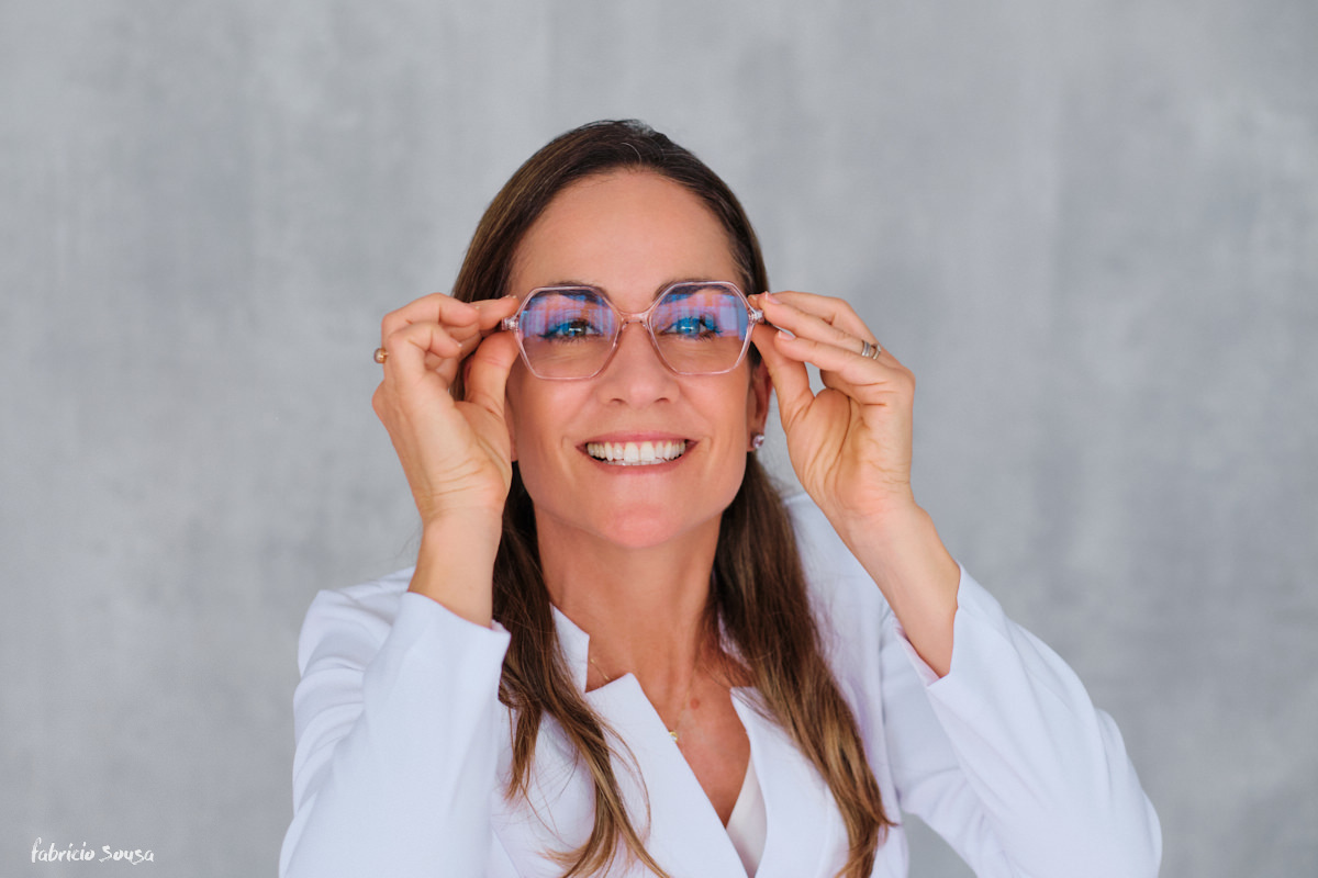 retrato Maria Eugenia Vola oftalmologista em estúdio S7