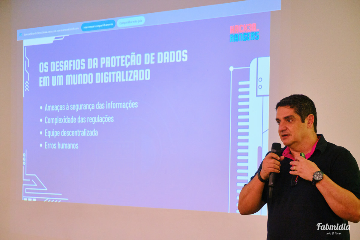 Alexandre Barros CCO da Hacker Rangers palestra no Evento Guardiões Digitais da Introduce na ACATE Florianópolis