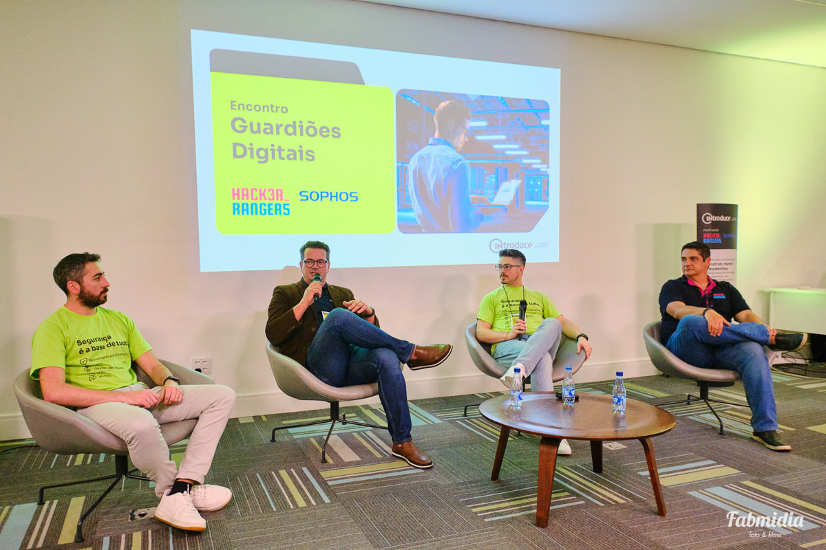 painel de perguntas e respostas no evento Guardiões Digitais facilitado pela Introduce na ACATE Santa Catarina com parceria com Sophos e Hacker Rangers