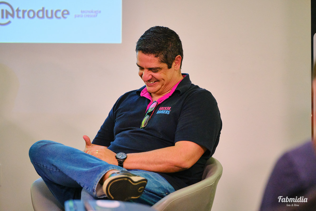 Alexandre Barros CCO da Hacker Rangers participa do painel no Evento Guardiões Digitais da Introduce na ACATE Florianópolis